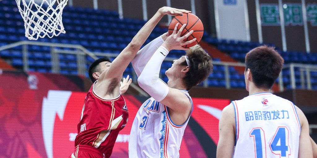 山西队轻取深圳队，米切尔扛起全队