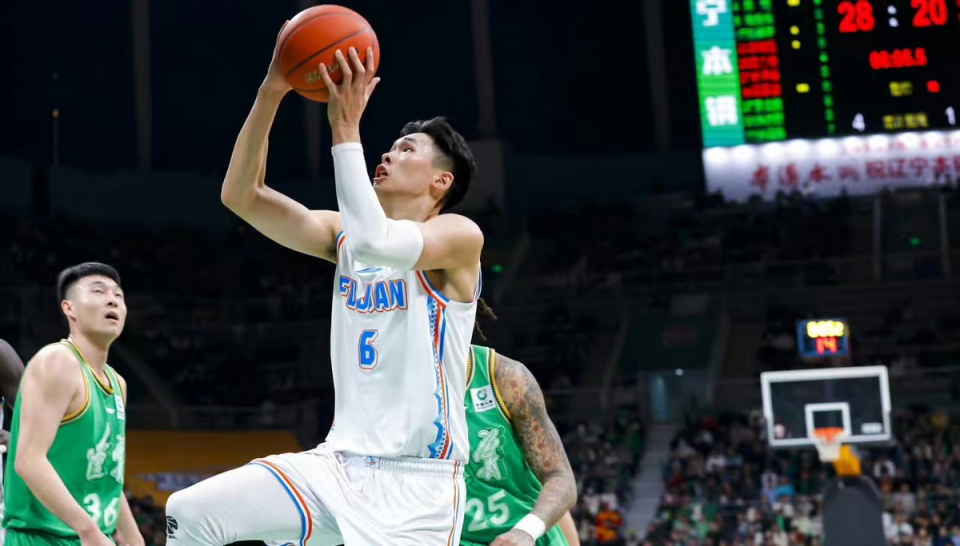 浙江队轻取雄鹿,张镇麟扛起全队 浙江队轻取雄鹿,张镇麟扛起全队