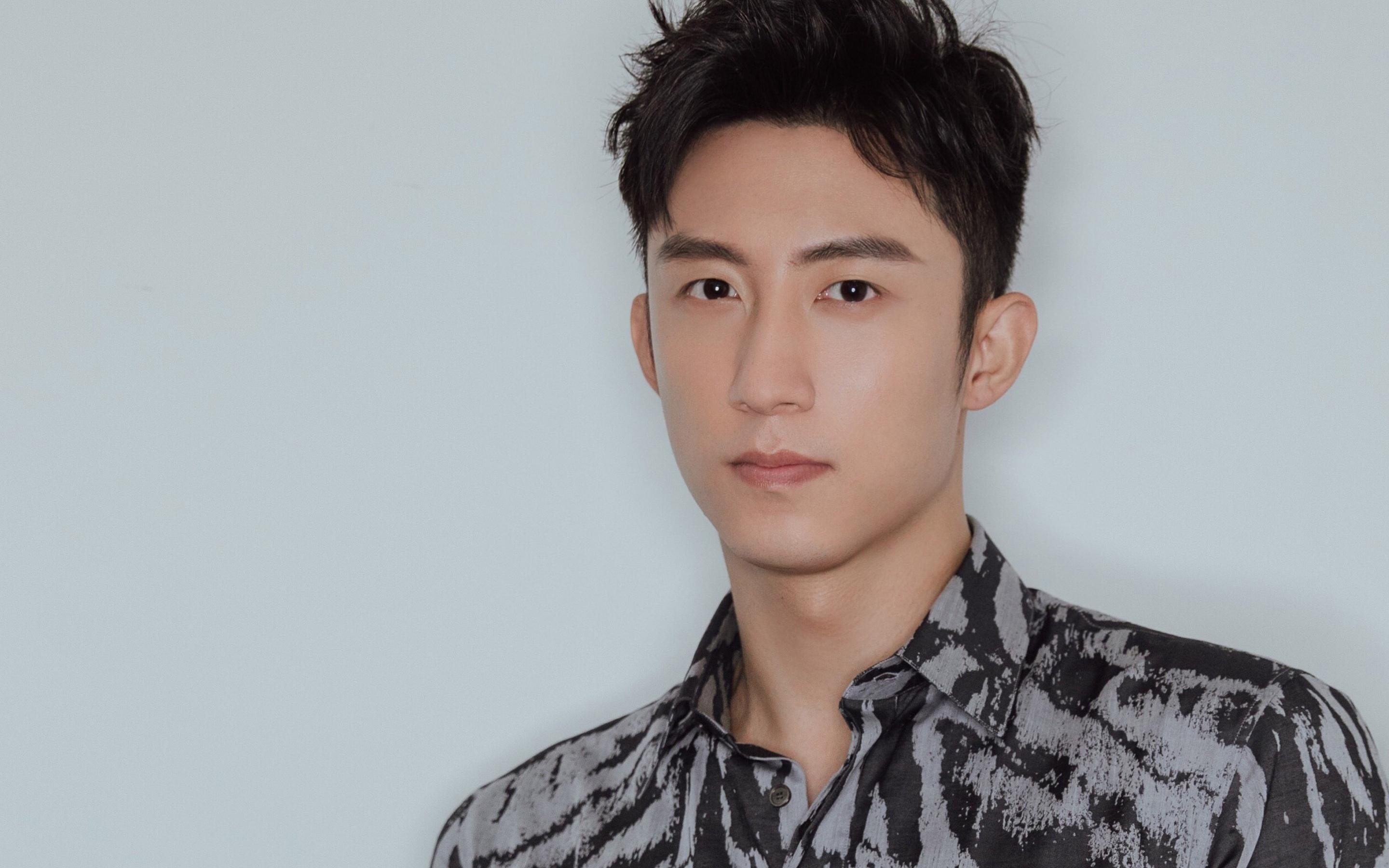 维度折叠之夜，当喀麦隆的脚踢碎三狮铠甲，内马尔在F1红线区甩尾过人