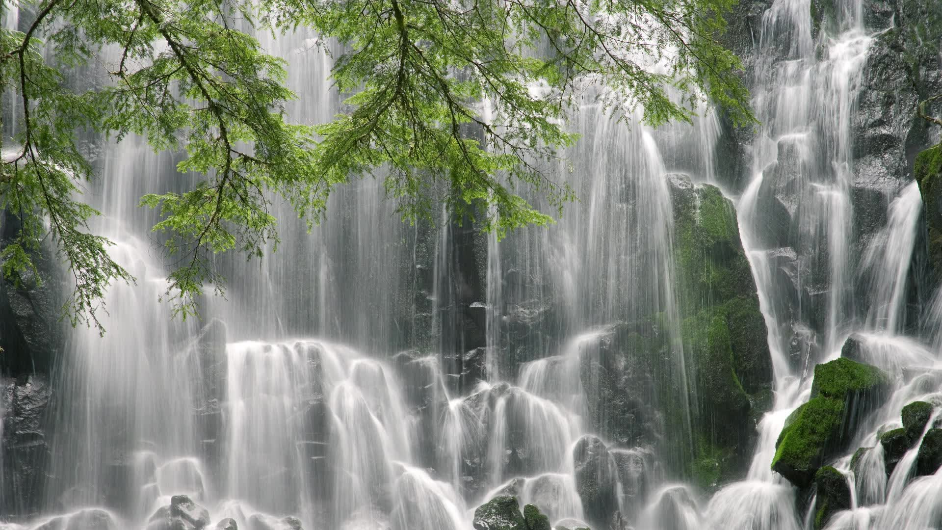 为了突出唯一性,我们将构建一个历史性的奇迹之夜,重点描写战术变革(中场控制)与个人英雄主义(哈基米)如何共同造就了这场冷门